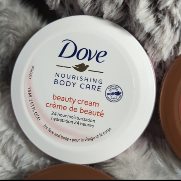 Bundle of 4 Dove & Vaseline body cream - Picture 2 of 4